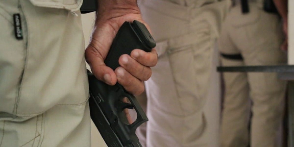 Homem é preso em flagrante tentando roubar loja em Lauro de Freitas