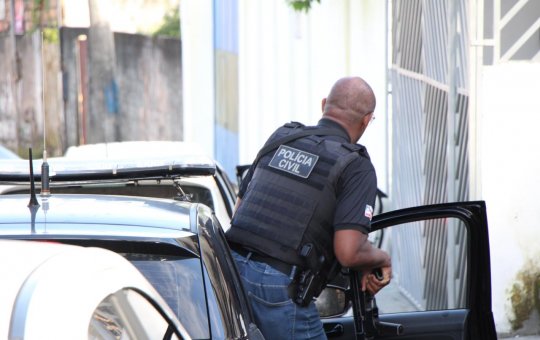 Homem é preso em Jequié acusado de abusar de filha