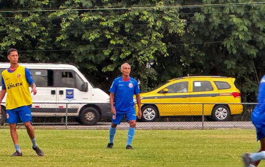 Após 15 anos, Romário volta aos treinos como jogador profissional
