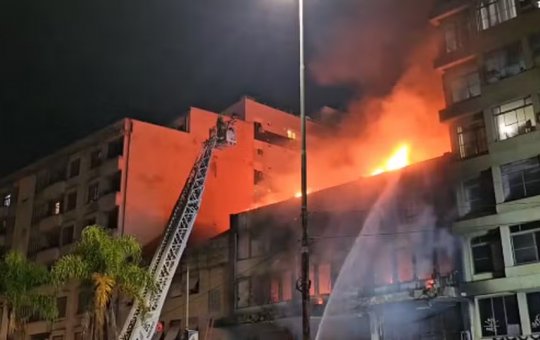 Incêndio em pousada de Porto Alegre deixa ao menos nove mortos