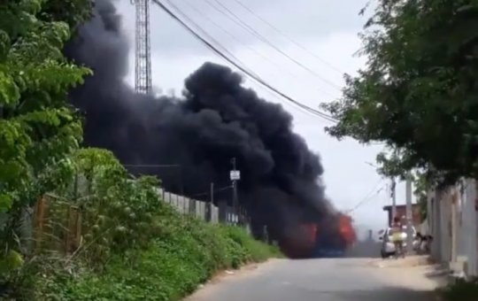 Ônibus é incendiado por traficantes em São Cristóvão