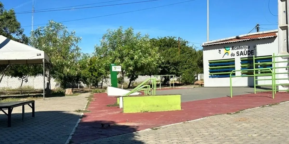 Estátua de Daniel Alves é retirada pela prefeitura de Juazeiro