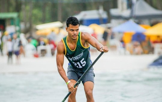 Conheça a história de Fabrício Rodrigues, medalhista de stand up paddle