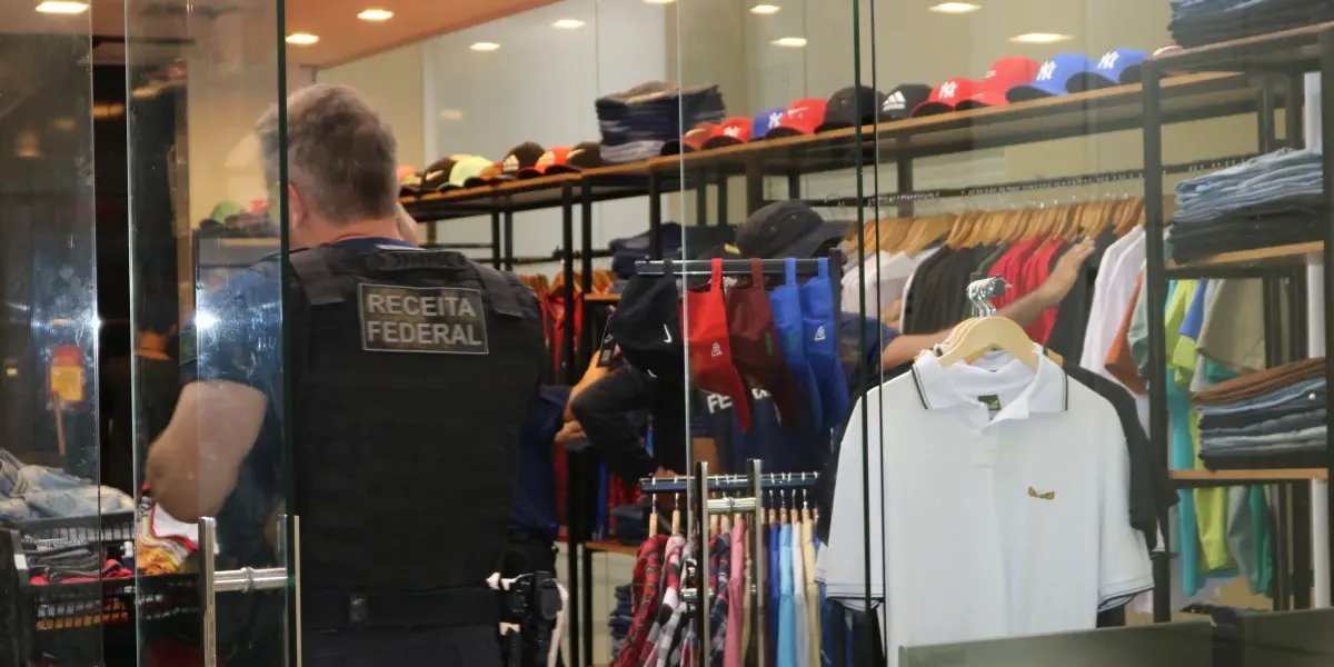 Receita Federal e Polícia Civil combatem falsificação de roupas em Salvador