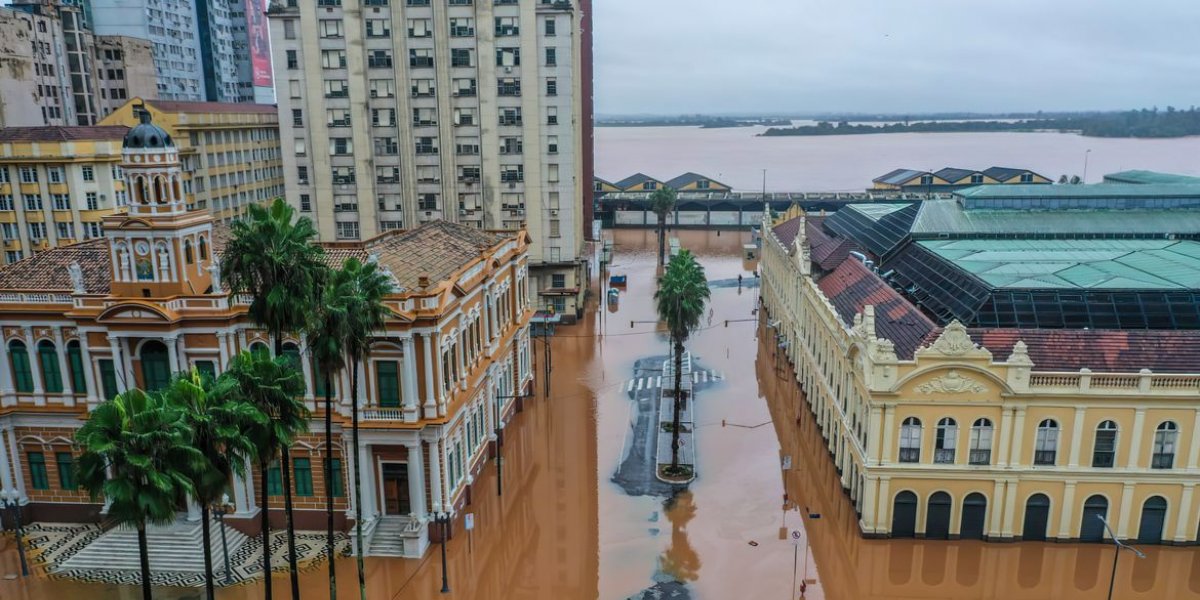 Aeroporto de Porto Alegre suspende voos por tempo indeterminado