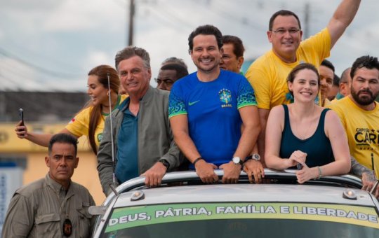 Bolsonaro recebe alta após passar mal em Manaus