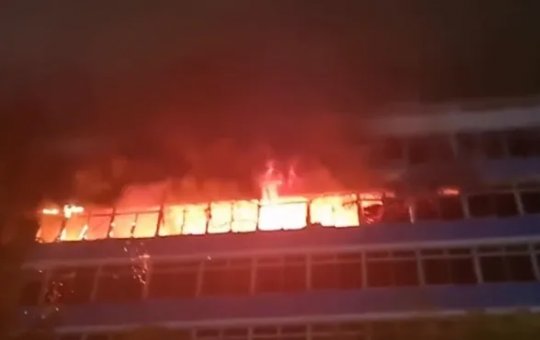 Incêndio atinge antigo prédio do Colégio Estadual Landulfo Alves