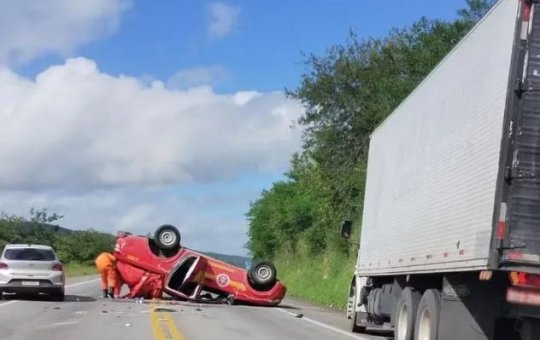 Bombeiros militares sofrem acidente a caminho do Sul do país