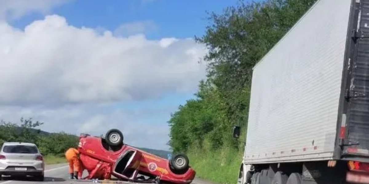 Bombeiros militares sofrem acidente a caminho do Sul do país