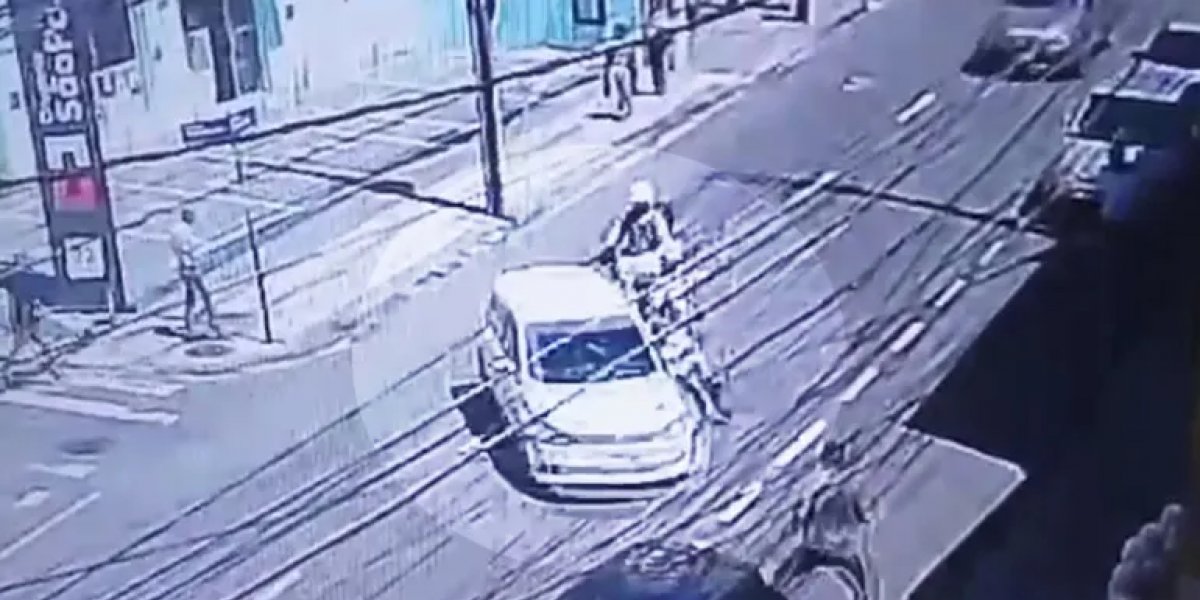 Motorista derruba policiais na Av. Joana Angélica, em Salvador