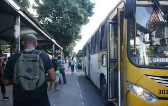 Moradores de Mirantes de Periperi e Vila Verde amanheceram sem ônibus