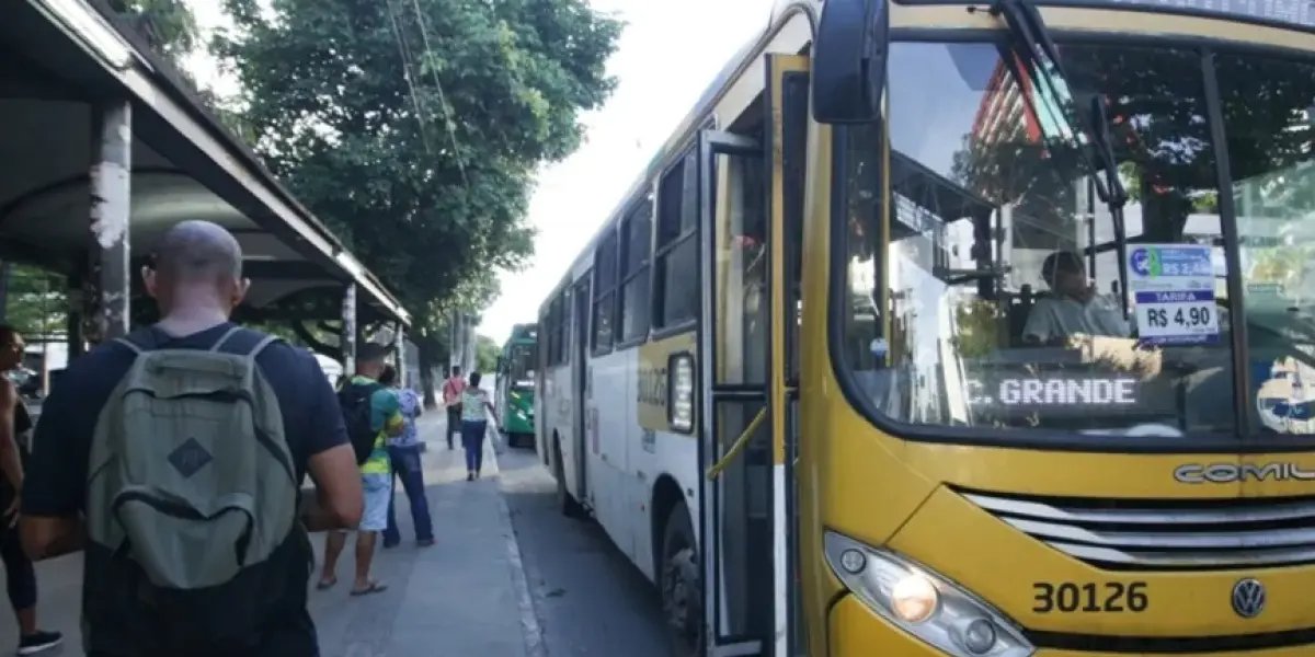 Moradores de Mirantes de Periperi e Vila Verde amanheceram sem ônibus
