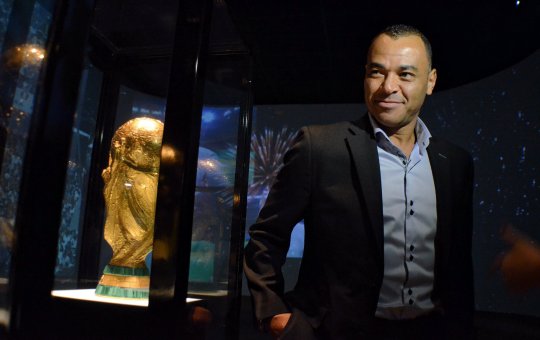 Mansão de Cafú sofre novas penhoras e dívida se aproxima de R$ 10 milhões