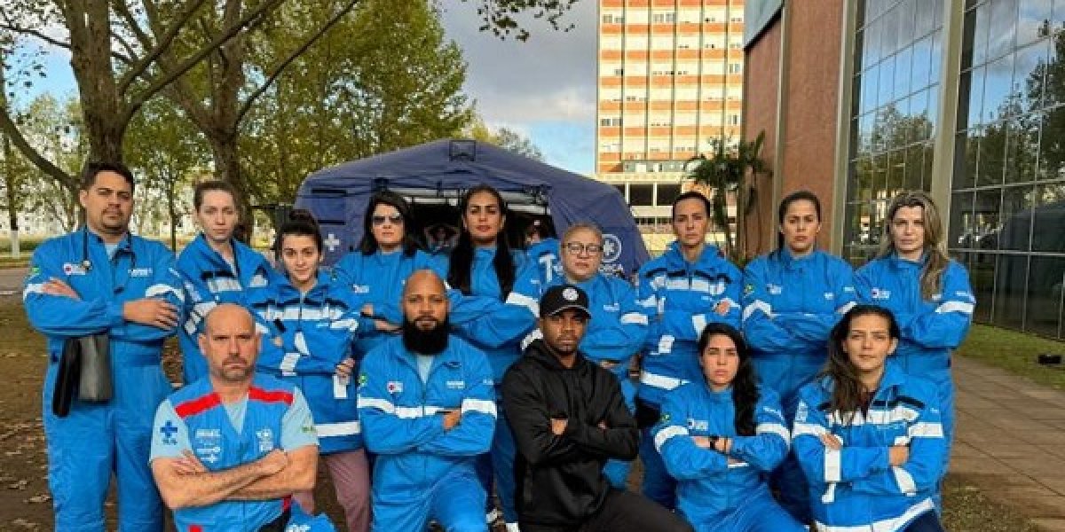 Davi posa ao lado de equipe médica no Rio Grande do Sul