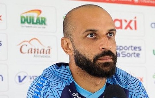 Thaciano sobre paralisação do futebol brasileiro "assunto delicado"