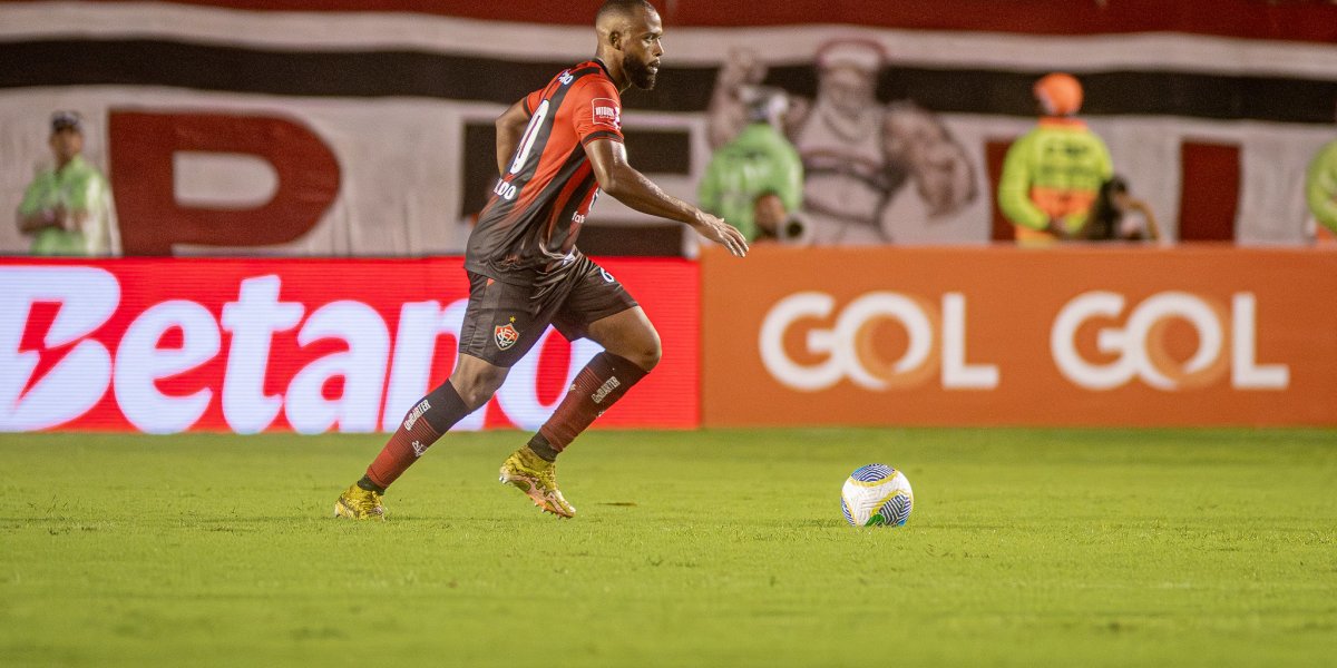 Reynaldo diz está ansioso por titularidade no Vitória 
