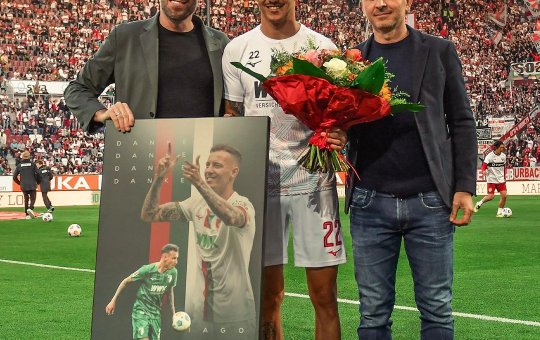 Lateral do Bahia é homenageado por ex-clube em despedida emocionante