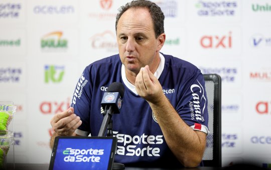 Rogério elogia performance do time e comenta sobre RS