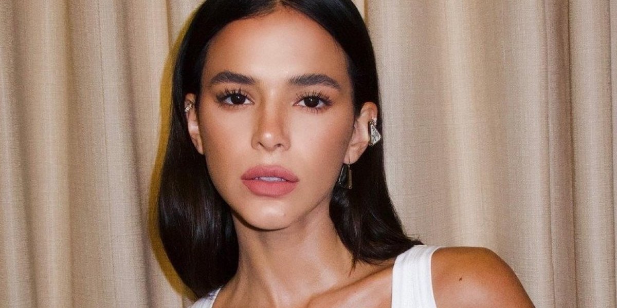 Bruna Marquezine é vista em clima de romance com famoso ator brasileiro