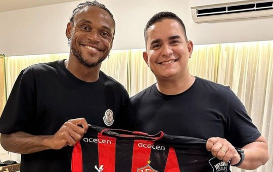 Empresário de Luiz Adriano critica pouca participação do jogador no Vitória