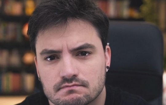 Felipe Neto expõe processos vencidos contra pessoas do meio político