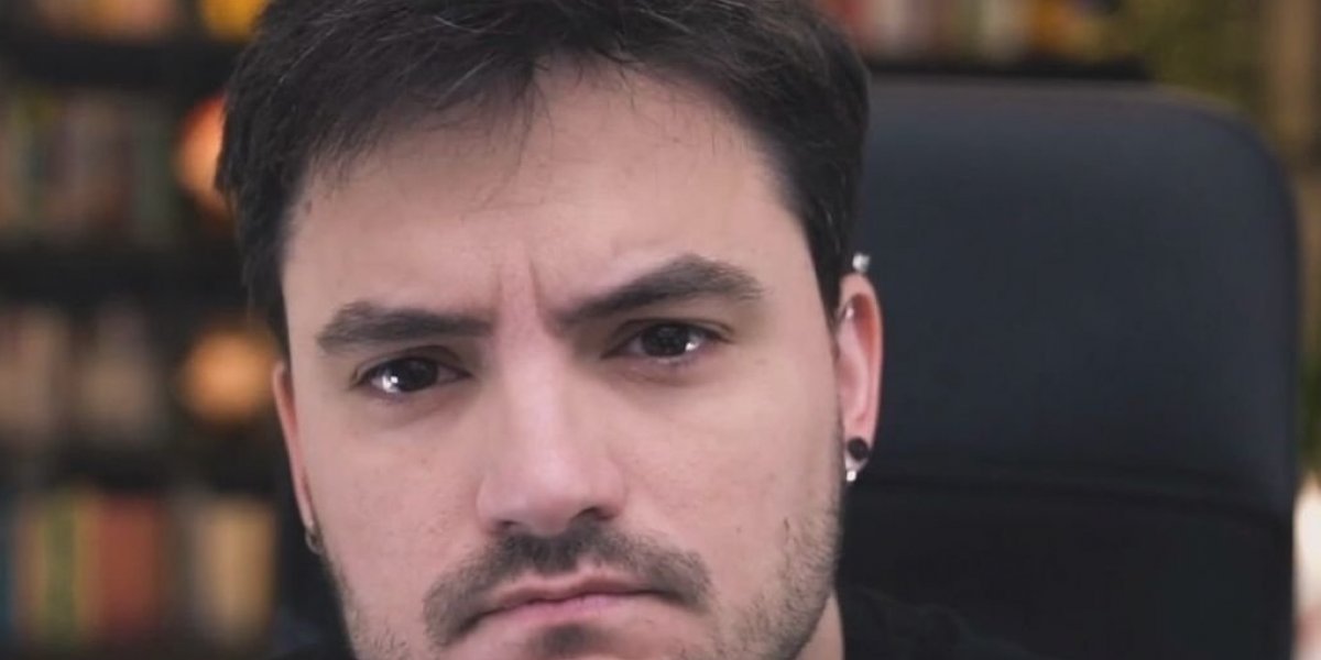 Felipe Neto expõe processos vencidos contra pessoas do meio político