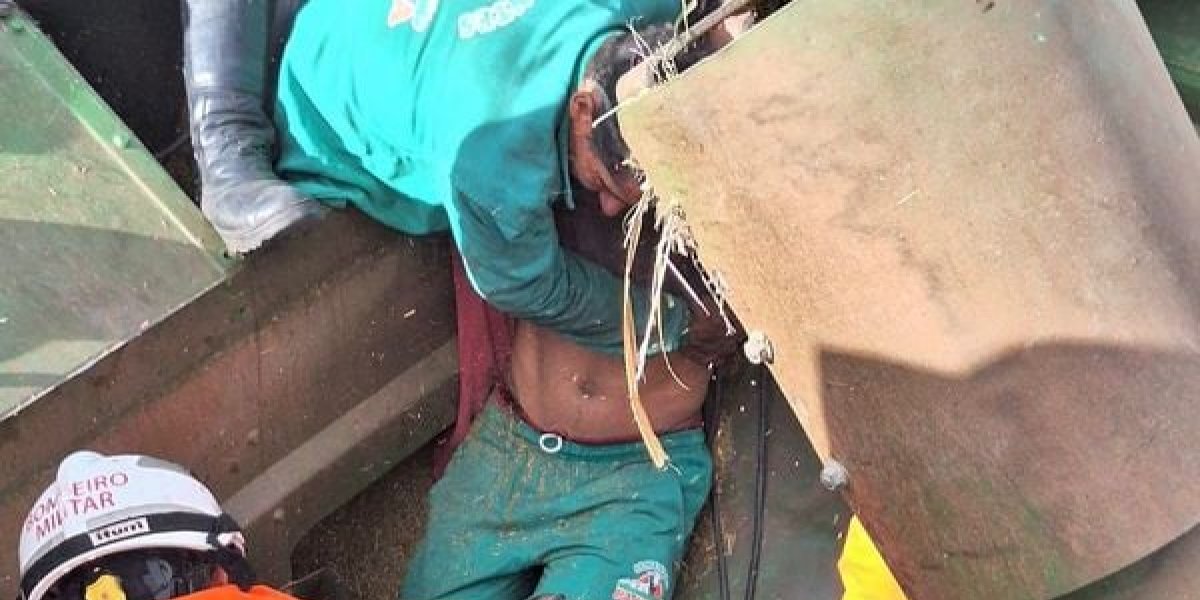 Homem é resgatado após ficar preso em máquina de fazenda na Bahia