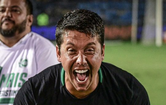 Vitória anuncia Thiago Carpini oficialmente