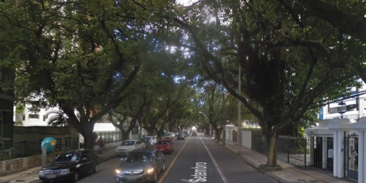 Dois operários ficaram feridos durante desmontagem de ruína no Corredor da Vitór