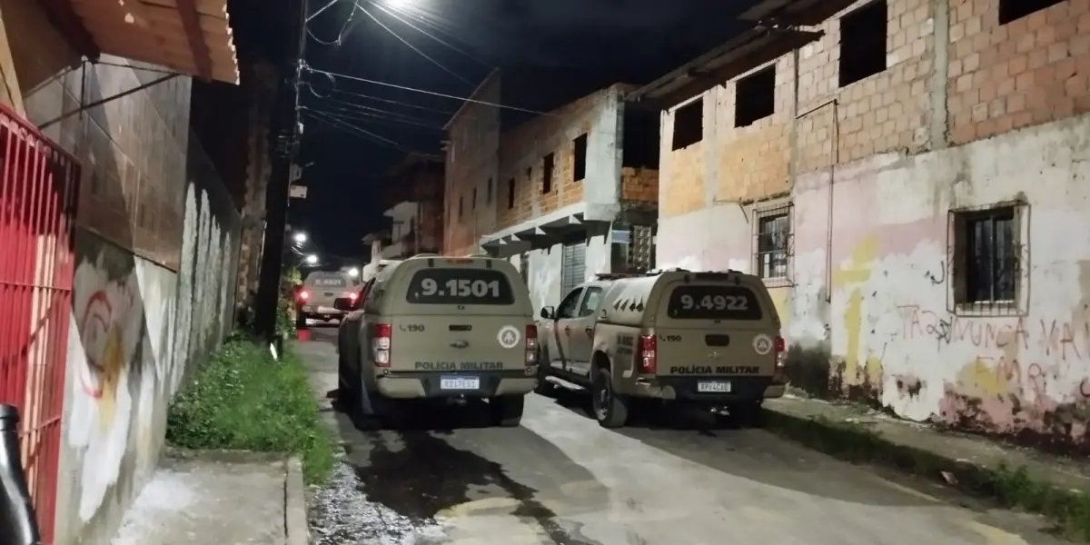 Polícia Militar passa a madrugada no bairro de Vila Verde em Salvador