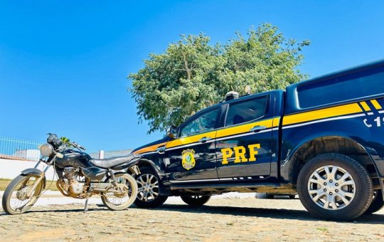 PRF recupera motocicleta roubada em Poções, na Bahia 