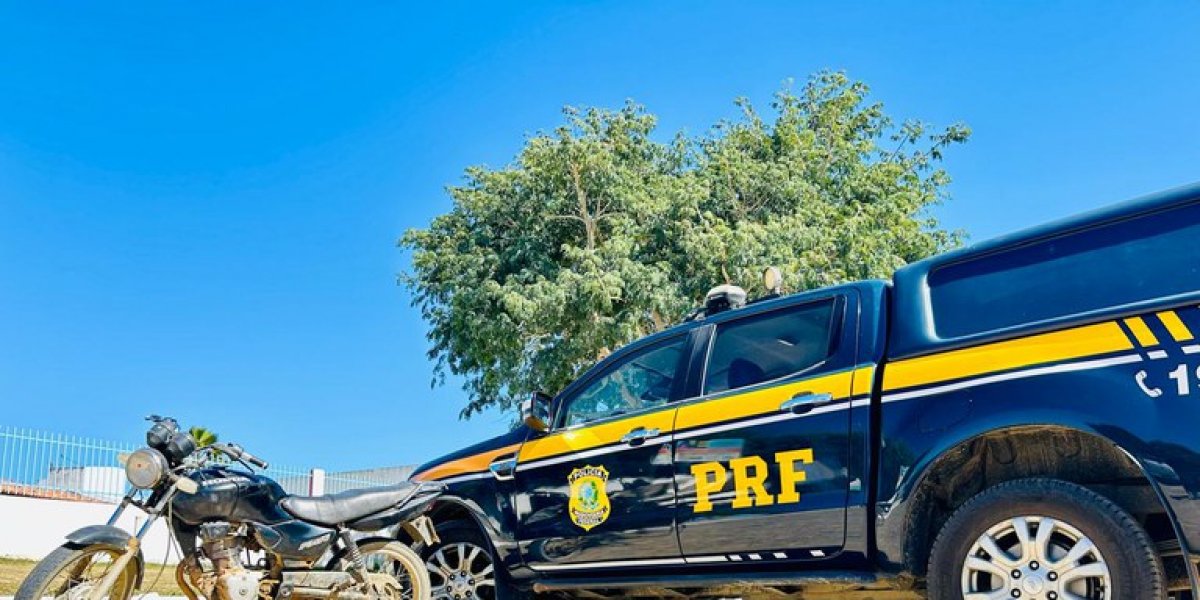 PRF recupera motocicleta roubada em Poções, na Bahia