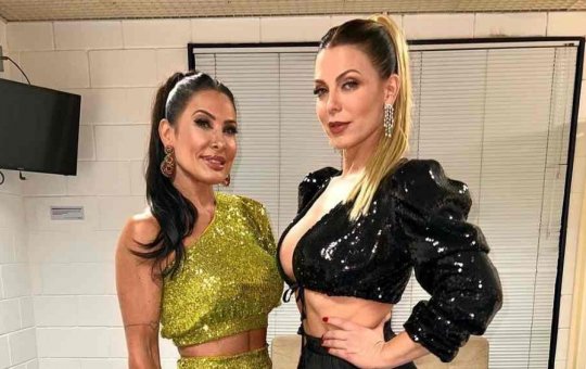 Sheila Mello comenta sobre Scheila Carvalho 'Não sou amiga'