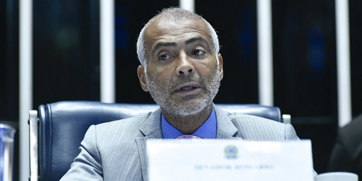 Romário xinga jornalista durante coletiva:" "vai tomar no #@ dele"