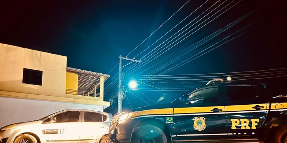 PRF recupera veículo roubado em Poções