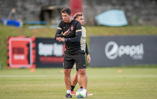 Carpini comanda os primeiros treinamentos no Vitória