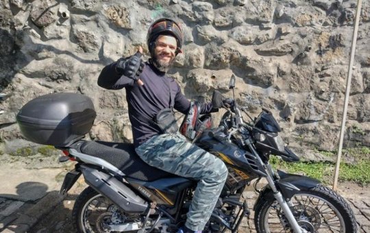 Ex-BBB revela que voltou a trabalhar de Motoboy para pagar pensão