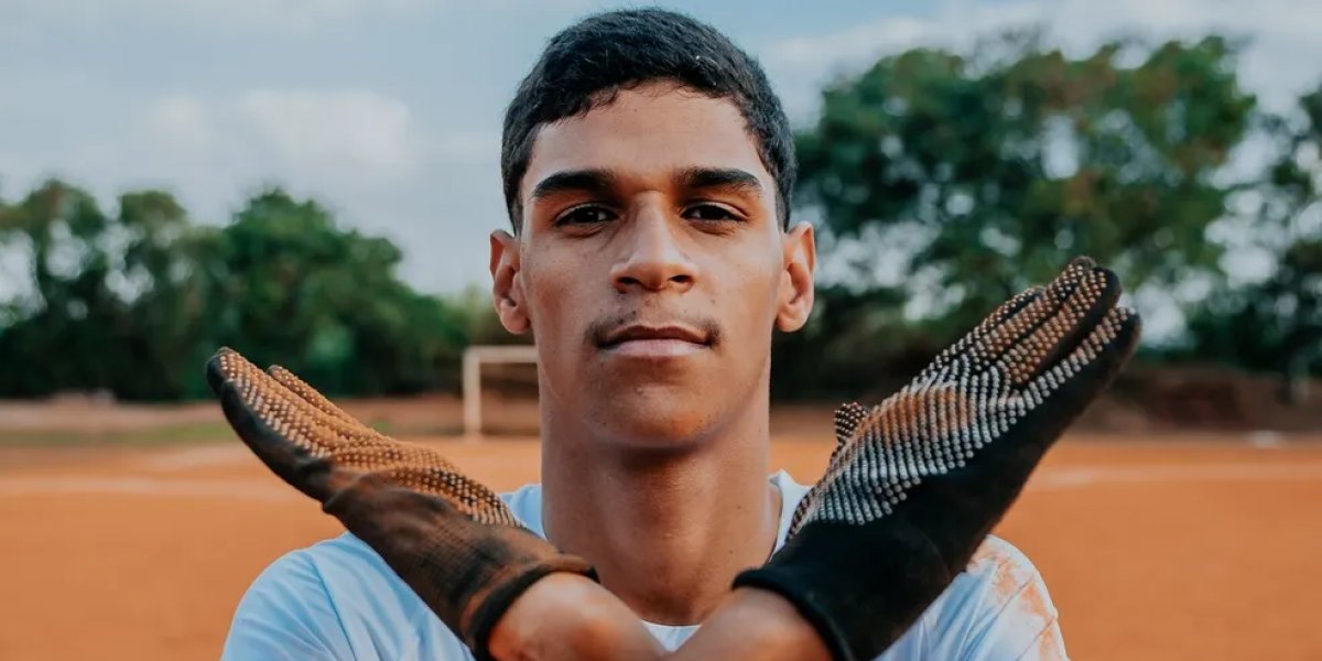 Luva de Pedreiro visita Base Aérea e pede ajuda para vítimas no RS