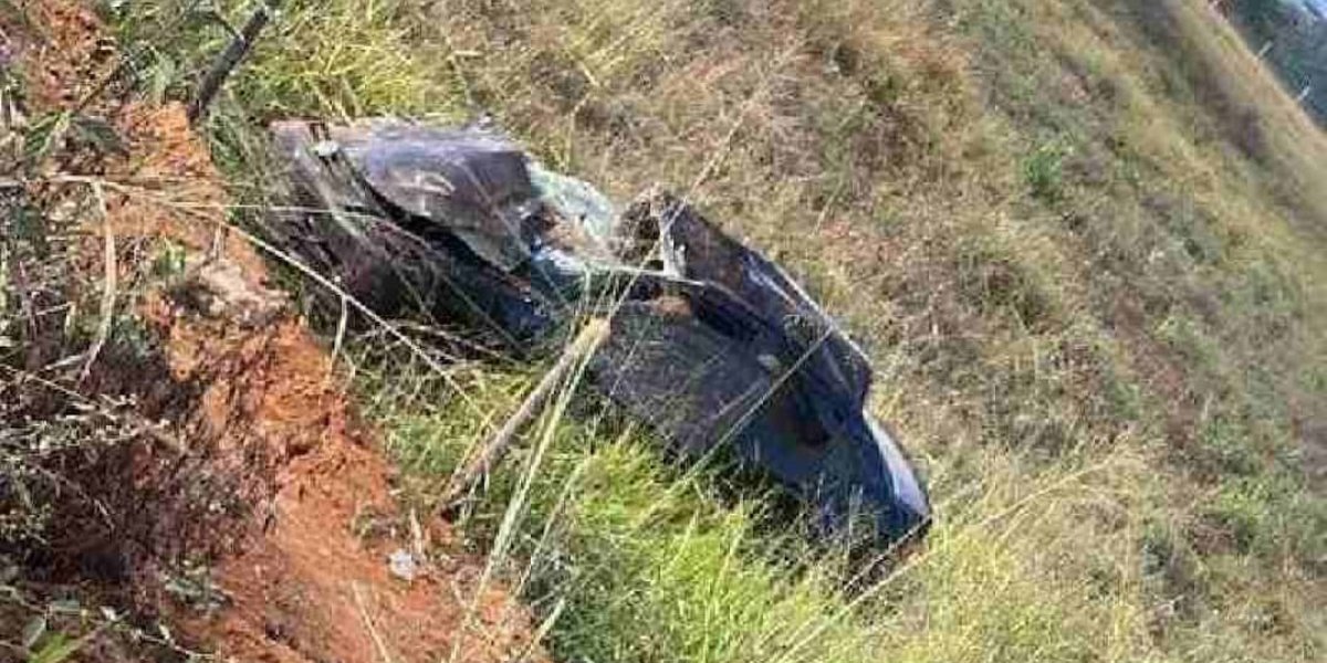 Carro sai da pista e capota deixando um morto no sudoeste baiano