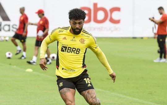 Gabigol assume erro, pede desculpas e esclarece uso da camisa do Corinthians