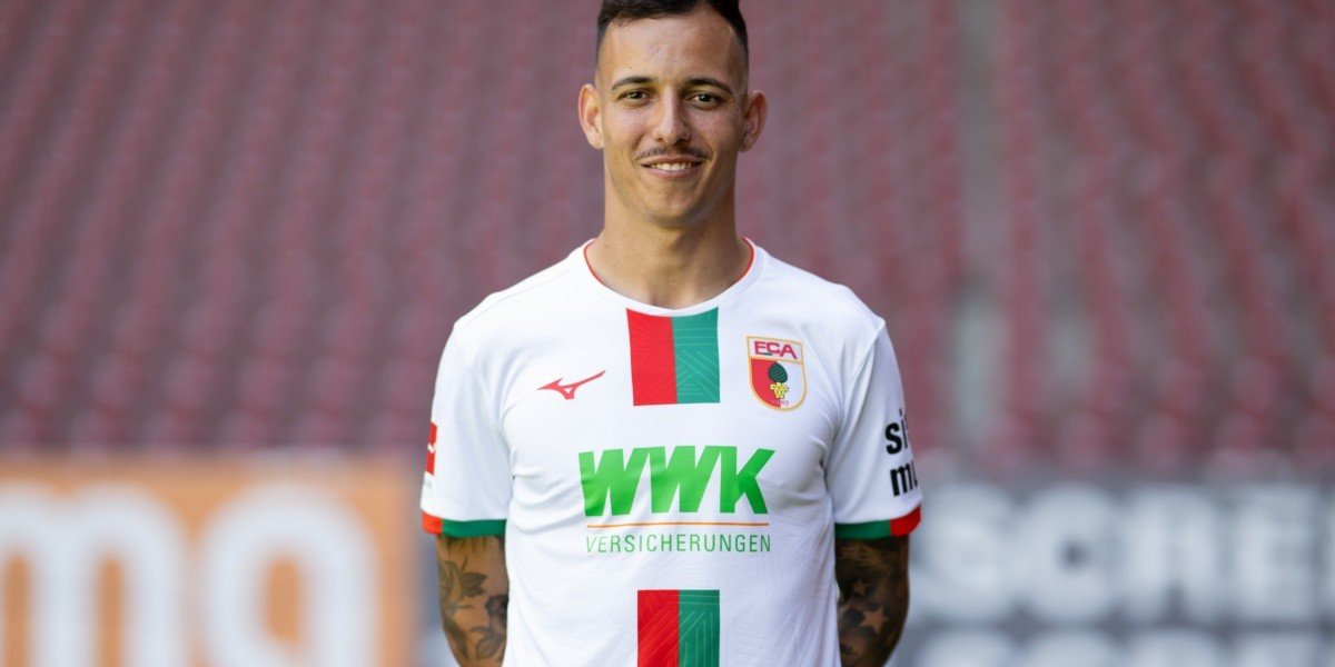 Novo lateral do Bahia projeta conquistas com a camisa tricolor