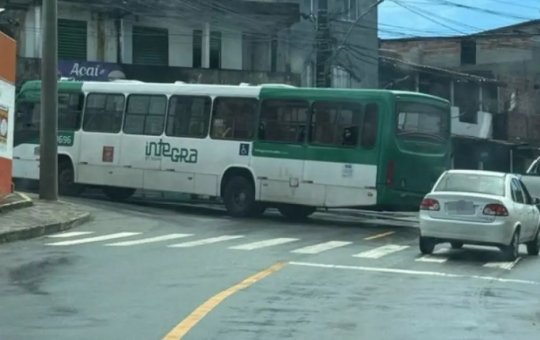 Vila Verde, em Salvador, enfrenta caos no transporte e na educação