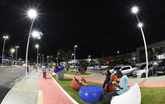 Prefeitura entrega nova praça em Periperi