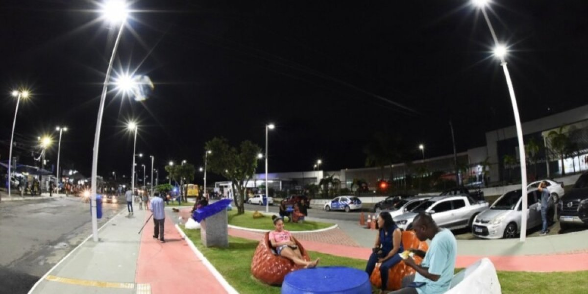 Prefeitura entrega nova praça em Periperi