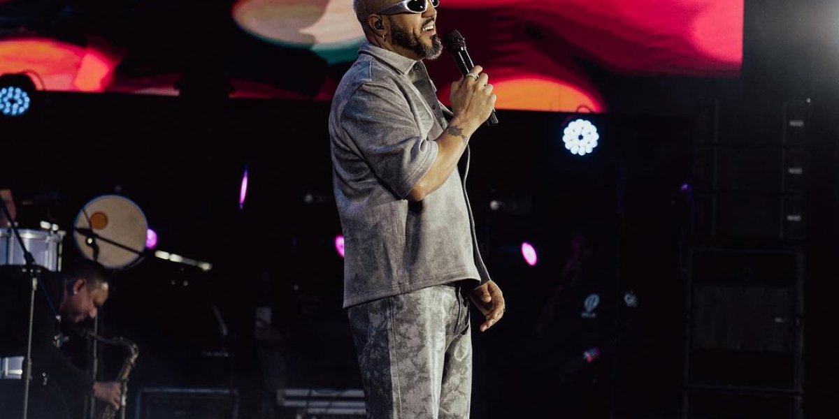 Belo aparece com aliança mas nega reconciliação com Gracyanne Barbosa