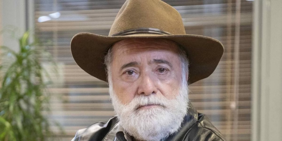 Tony Ramos tem melhora e caminha pelo hospital