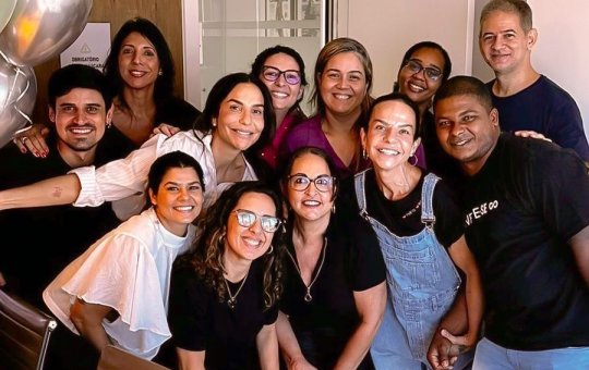 Ivete Sangalo ganha festa de aniversário surpresa