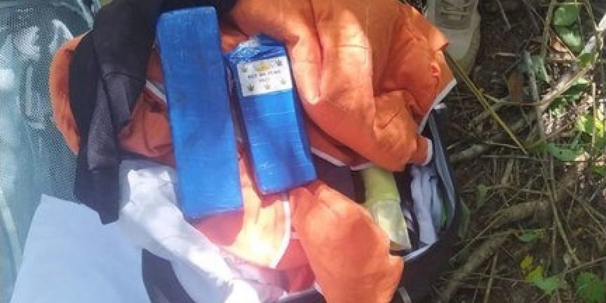 PRF apreende 1 kg de maconha em Cândido Sales