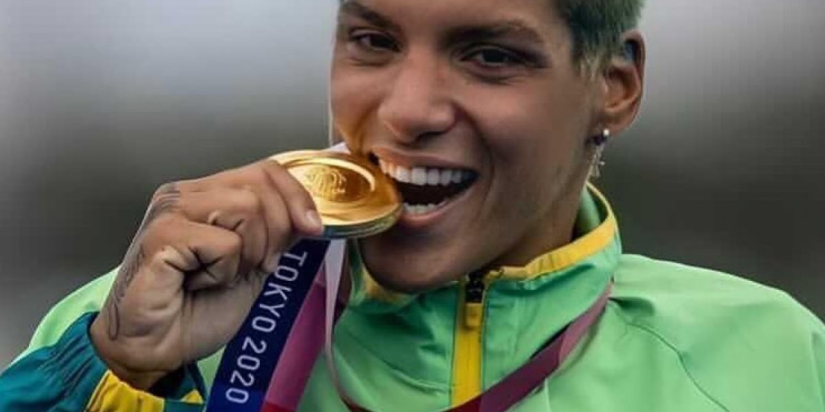Nadadora Baiana vence a segunda etapa da Copa do mundo de Águas abertas 2024