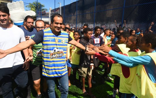 Prefeitura de Salvador entrega campo de grama sintética em Novo Horizonte